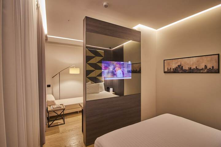 Room 19 of 93