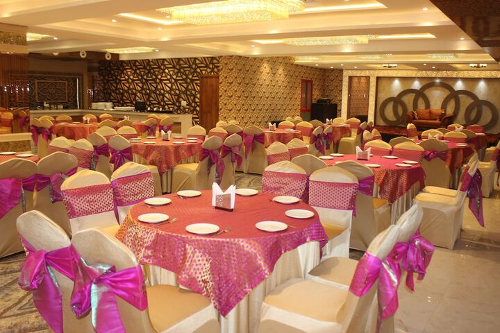 Ballroom/Hall 66 of 77