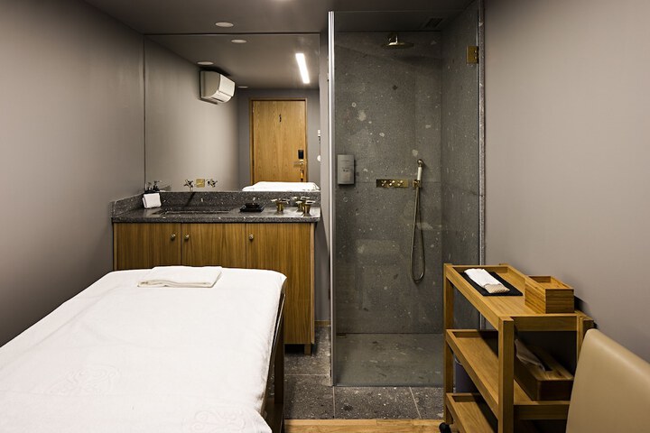 Room 51 of 85