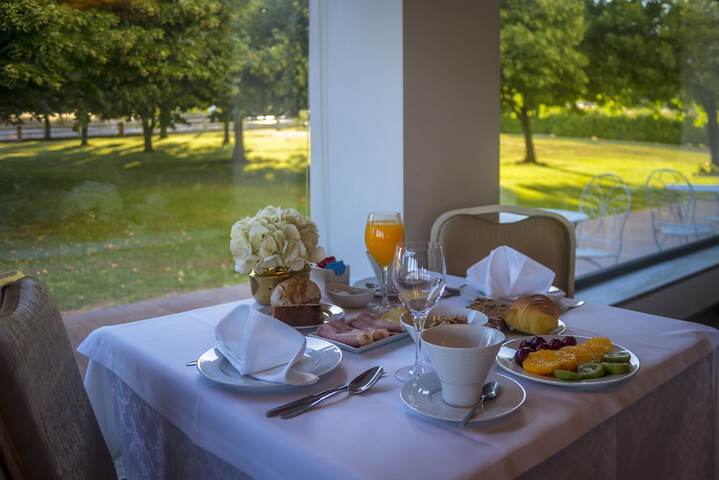 Breakfast/Coffee Service 30 of 40