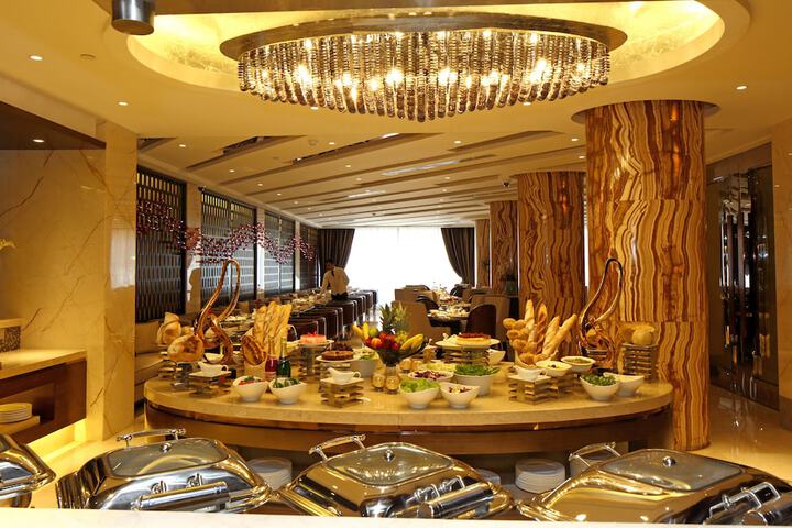 Dining 69 of 86