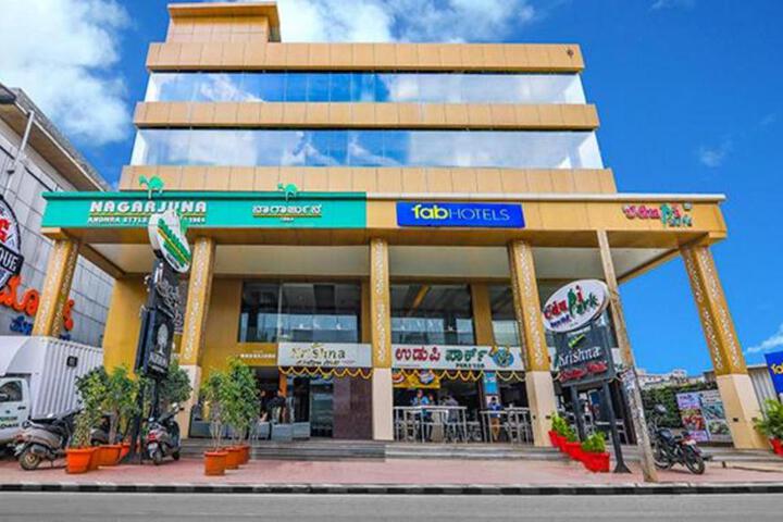 FabHotel Aromas House