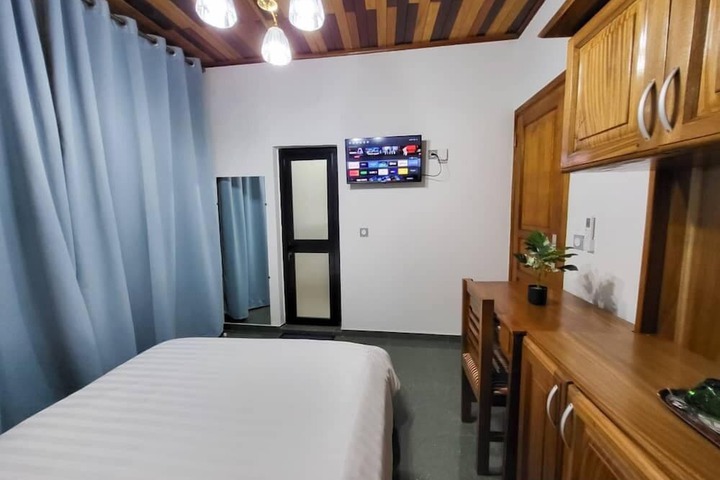 Room 35 of 79