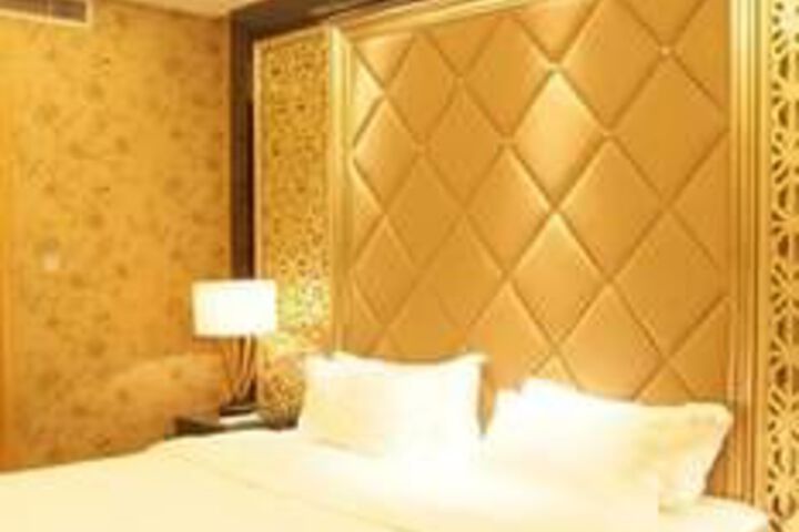 Room 12 of 73