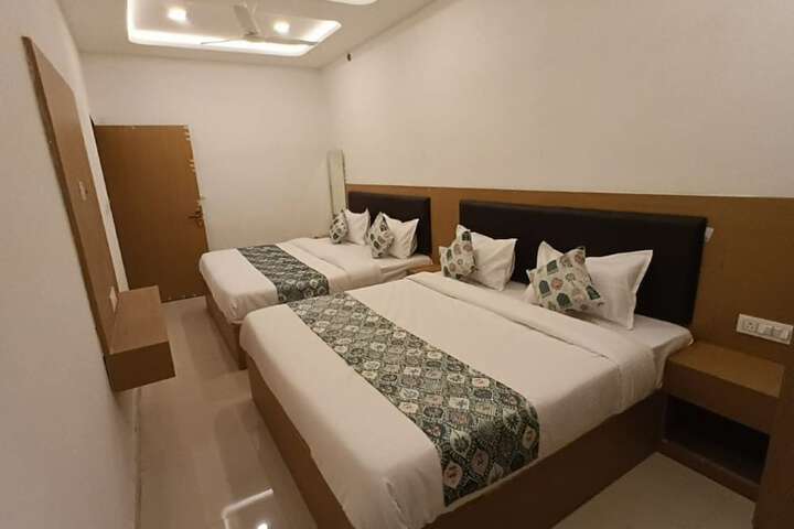 Room 6 of 14