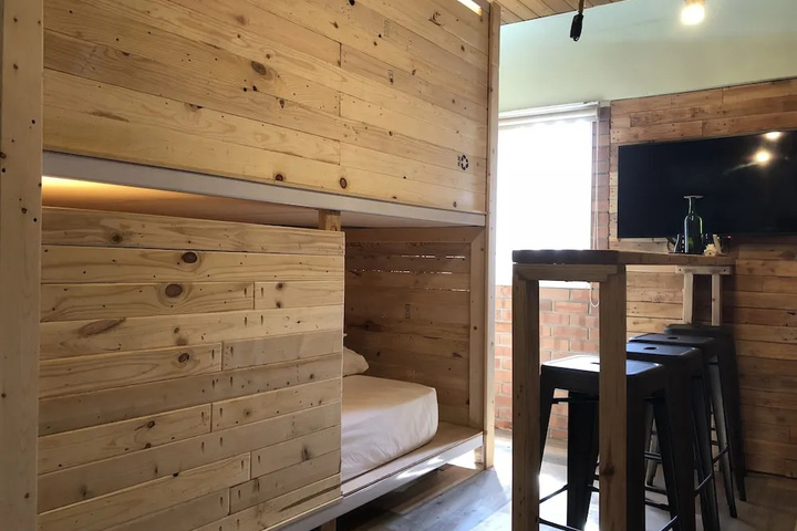 Room 6 of 13