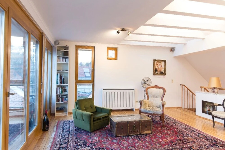 Room 2 of 16