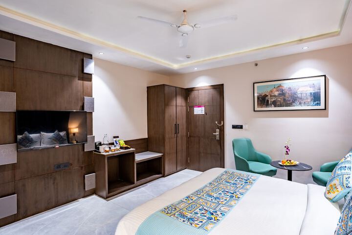 Room 9 of 35