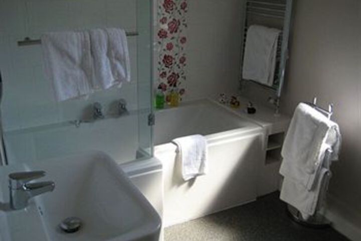 Room 4 of 10