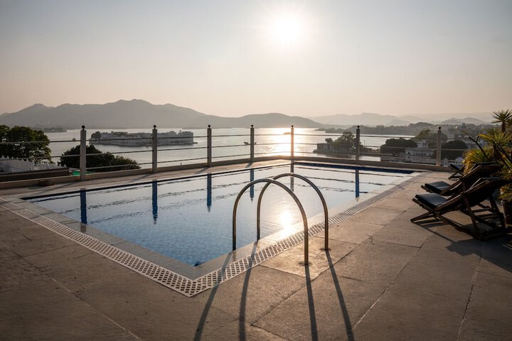 Hotel Pool