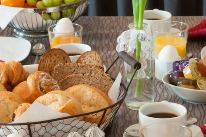 Breakfast/Coffee Service 29 of 49