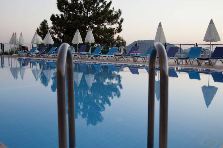 Pool 16 of 21