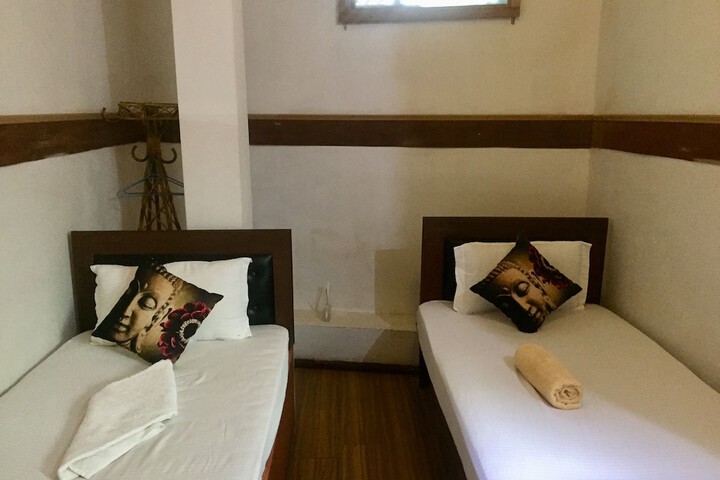 Room 16 of 19
