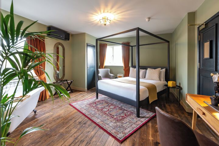 Bear Hotel in Bath