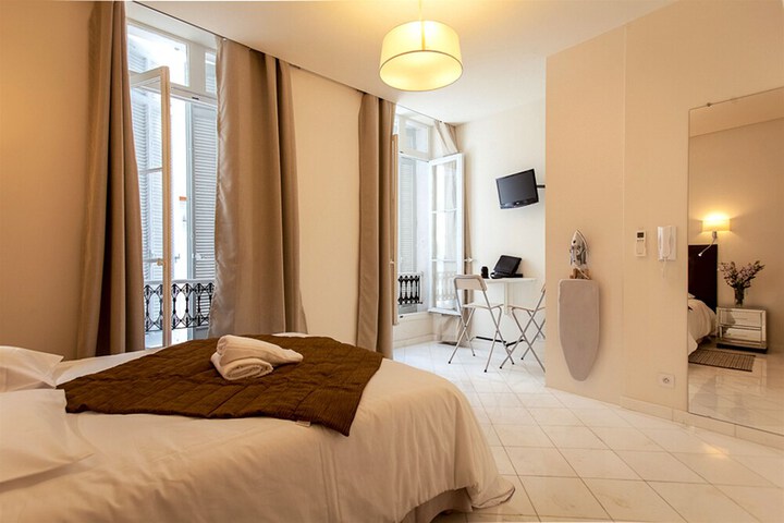 Room 6 of 6