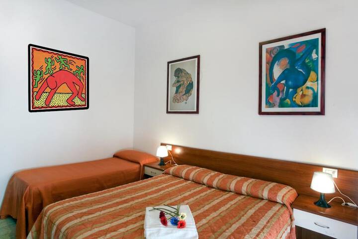 Room 9 of 41