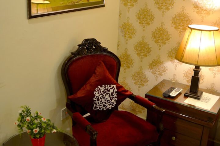 Room 14 of 83