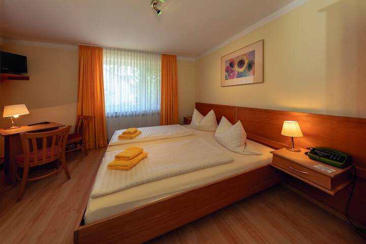 Room 4 of 27