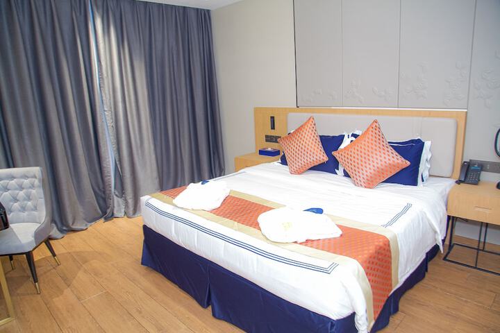 Room 10 of 62