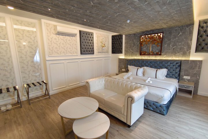 Room 22 of 66