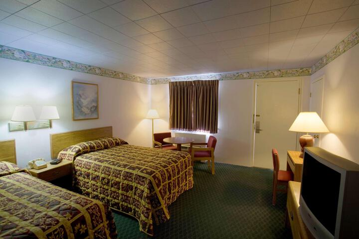 2 Double Beds (4 of 7)