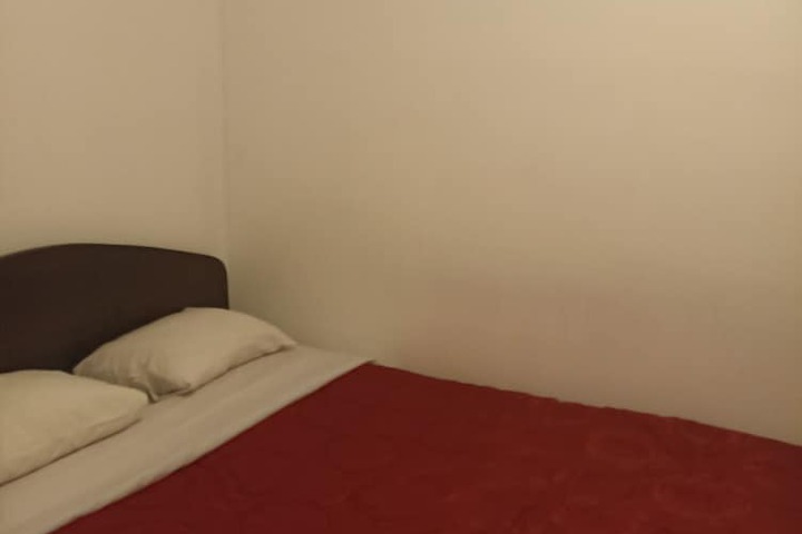 Room 11 of 16
