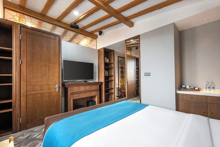 Room 20 of 33