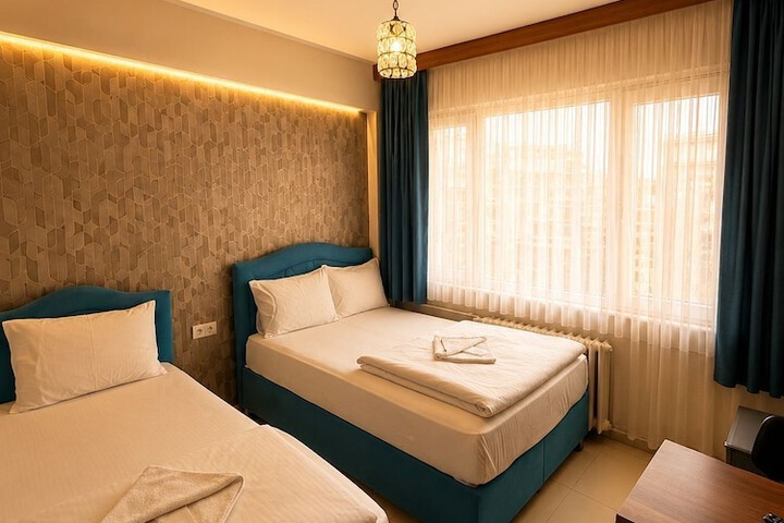 Room 10 of 76