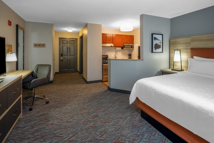 Room 6 of 25