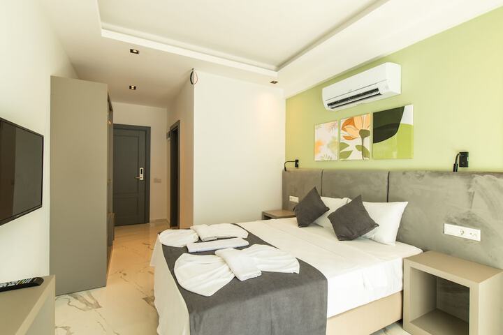 Room 3 of 63