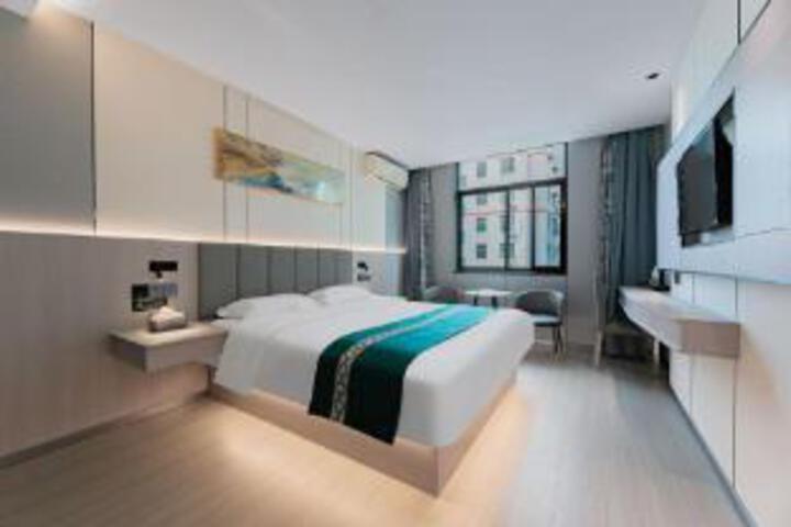 Room 5 of 6