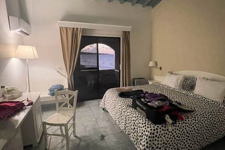 Room 6 of 60
