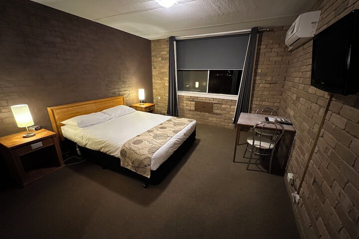 Room 6 of 27