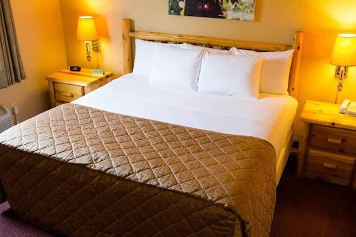 1 King Bed (7 of 8)