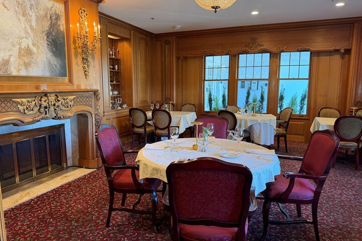 Dining 38 of 46