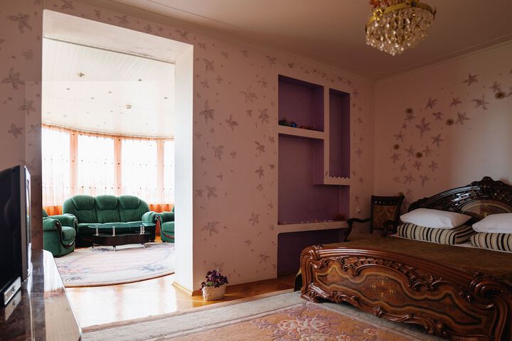 Room 13 of 34