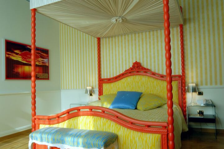 Room 12 of 115