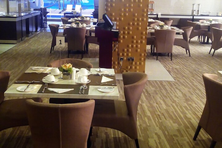Dining 41 of 60