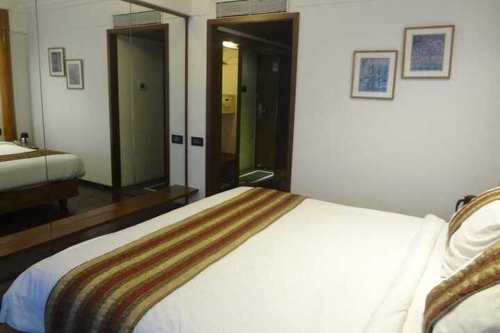 Room 11 of 33