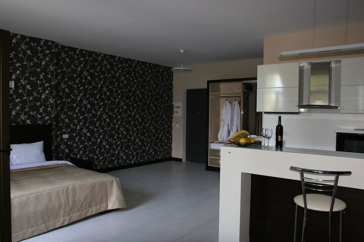 Room 4 of 32