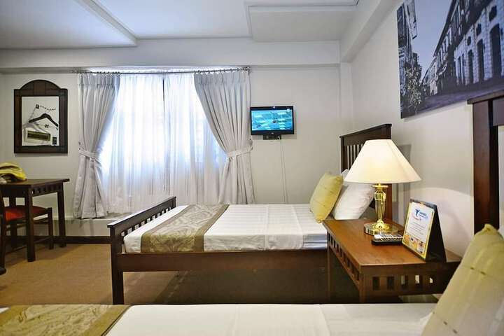 Room 12 of 25