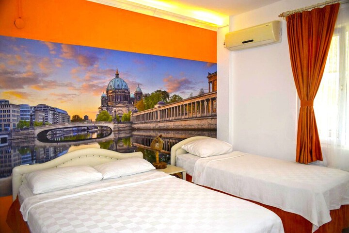 Room 9 of 33