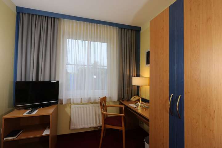 Room 8 of 71