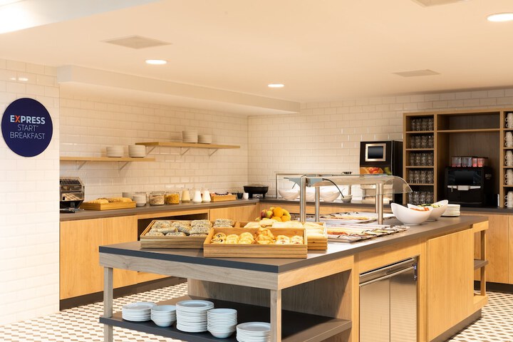 Dining 65 of 80