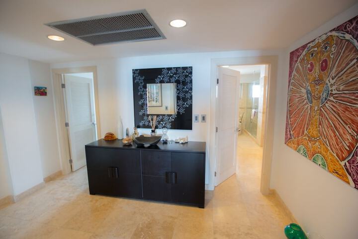 Room 100 of 230