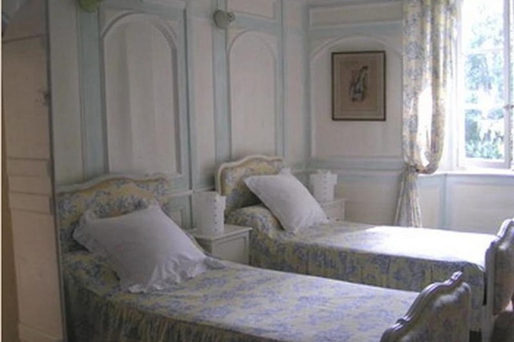 Room 2 of 27
