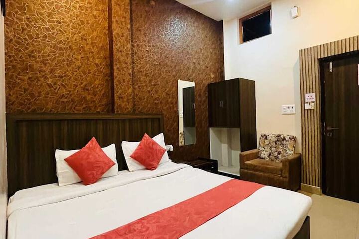 Room 4 of 10