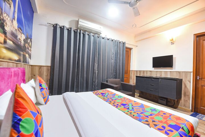 Room 13 of 30