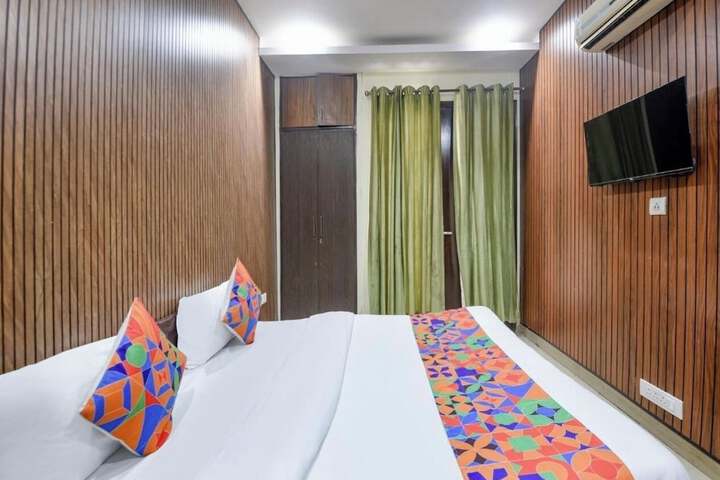 Room 9 of 24
