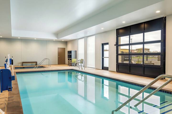 Pool 37 of 64